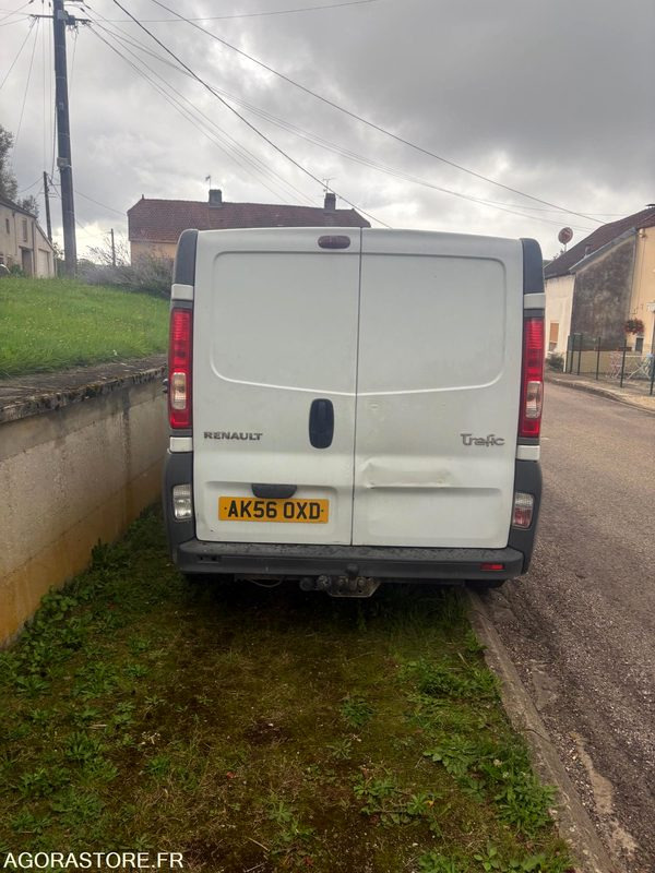 Renault Trafic dci 115 / 228000 km - Immatriculation anglaise - Furgão compacto: foto 1 Renault Trafic dci 115 / 228000 km - Immatriculation anglaise - Furgão compacto: foto 1