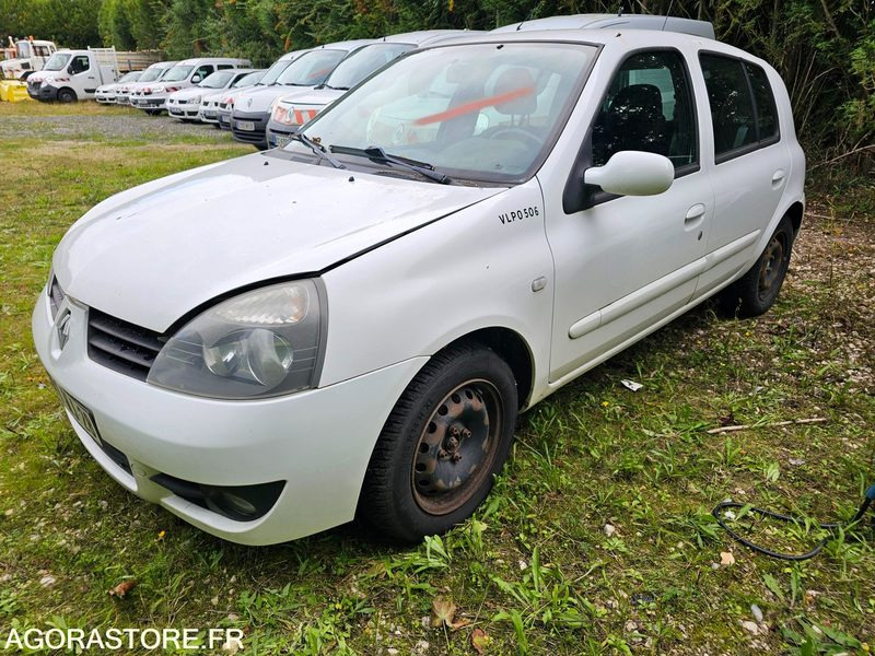 Renault clio - 2006 - 219622km - 1871WJ28 - Automóvel: foto 1 Renault clio - 2006 - 219622km - 1871WJ28 - Automóvel: foto 1