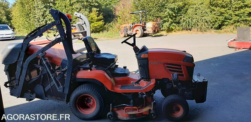 TONDEUSE AUTOPORTEE KUBOTA G23 - Cortador de grama: foto 5 TONDEUSE AUTOPORTEE KUBOTA G23 - Cortador de grama: foto 5