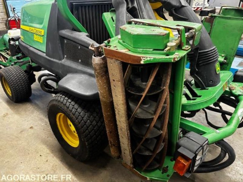 TONDEUSE HELICOIDALE JOHN DEERE 8400-ROULANTE-1521 HEURES. - Cortador de grama: foto 1 TONDEUSE HELICOIDALE JOHN DEERE 8400-ROULANTE-1521 HEURES. - Cortador de grama: foto 1