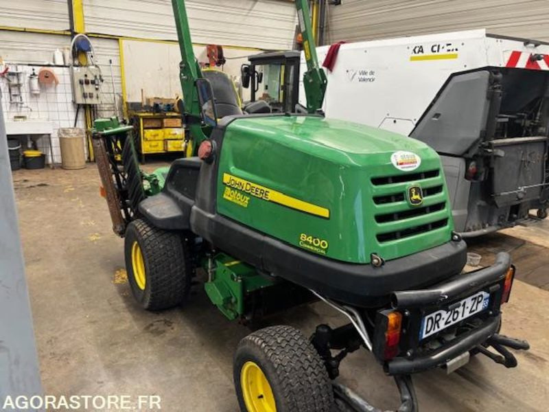 TONDEUSE HELICOIDALE JOHN DEERE 8400-ROULANTE-1521 HEURES. - Cortador de grama: foto 2 TONDEUSE HELICOIDALE JOHN DEERE 8400-ROULANTE-1521 HEURES. - Cortador de grama: foto 2
