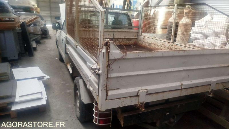 TOYOTA HILUX - 225000KM - 2003 - Carrinha basculante: foto 1 TOYOTA HILUX - 225000KM - 2003 - Carrinha basculante: foto 1