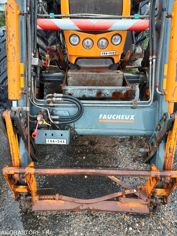 TRACTEUR RENAULT ERGOS446 avec chargeur FAUCHEUX F26R 7580h - Trator: foto 2 TRACTEUR RENAULT ERGOS446 avec chargeur FAUCHEUX F26R 7580h - Trator: foto 2