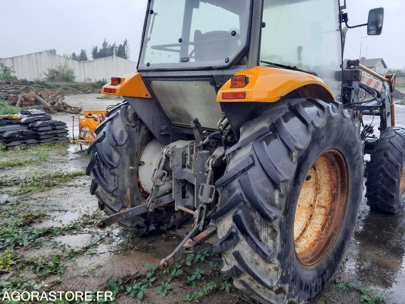 TRACTEUR RENAULT ERGOS446 avec chargeur FAUCHEUX F26R 7580h - Trator: foto 4 TRACTEUR RENAULT ERGOS446 avec chargeur FAUCHEUX F26R 7580h - Trator: foto 4