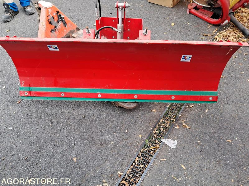 TRACTEUR TONDEUSE TYM T233 - Trator: foto 4 TRACTEUR TONDEUSE TYM T233 - Trator: foto 4
