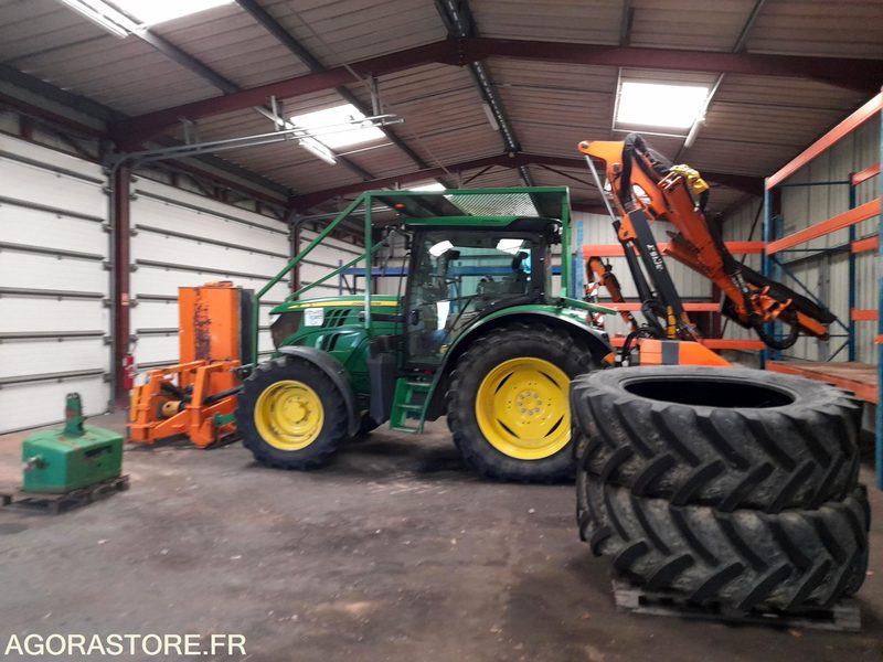 Tracteur JOHN DEERE 6105R avec ensemble outils Noremat - Trator: foto 1 Tracteur JOHN DEERE 6105R avec ensemble outils Noremat - Trator: foto 1