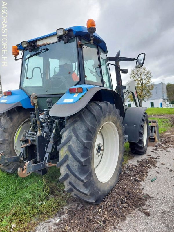 Tracteur New Holland avec chargeuse Mailleux - Trator: foto 3 Tracteur New Holland avec chargeuse Mailleux - Trator: foto 3