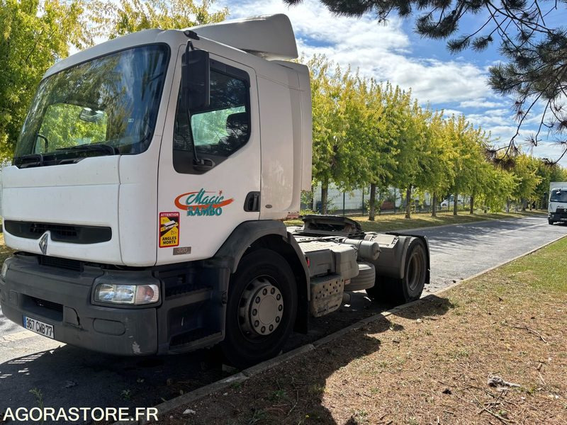 TRACTEUR RENAULT - 2002 - 462695 Kms - Tractor: foto 1 TRACTEUR RENAULT - 2002 - 462695 Kms - Tractor: foto 1