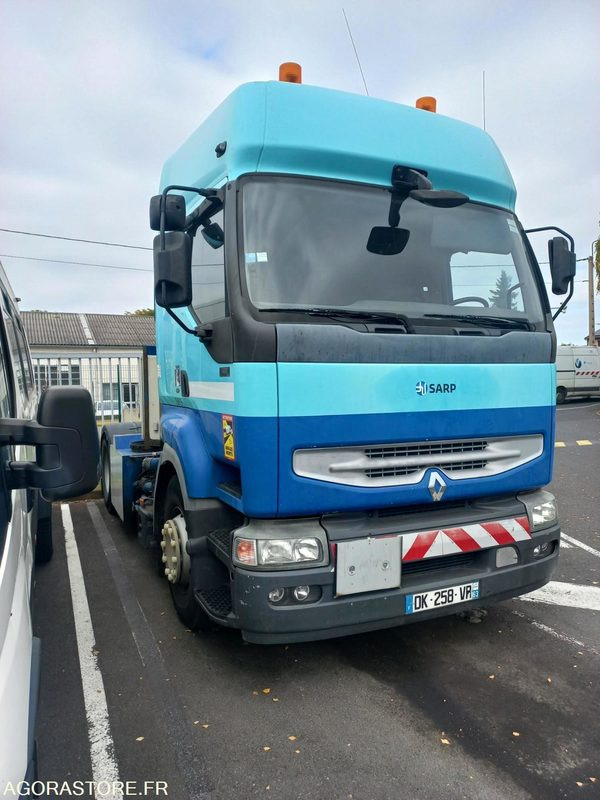 TRACTEUR RENAULT TRUCKS AVEC POMPE DK258VR (vente uniquement export) - Tractor: foto 1 TRACTEUR RENAULT TRUCKS AVEC POMPE DK258VR (vente uniquement export) - Tractor: foto 1