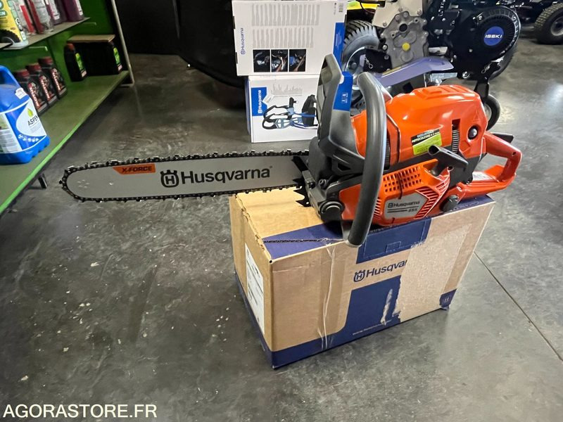 Tronçonneuse NEUVE Husqvarna 555 Professionnel 55cm3 Guide de 45CM - Equipamentos para jardinagem: foto 2 Tronçonneuse NEUVE Husqvarna 555 Professionnel 55cm3 Guide de 45CM - Equipamentos para jardinagem: foto 2