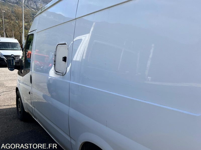 UTILITAIRE FORD TRANSIT - 2011 / 160 000 KM - MOTEUR CASSÉ - Furgão: foto 4 UTILITAIRE FORD TRANSIT - 2011 / 160 000 KM - MOTEUR CASSÉ - Furgão: foto 4