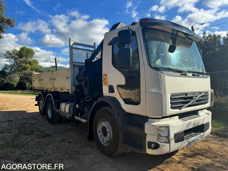 VOLVO 6x2 GRUE HIAB 244-E6 JIB 45X-3 - 2009 - 88 000km - Camião basculante: foto 1 VOLVO 6x2 GRUE HIAB 244-E6 JIB 45X-3 - 2009 - 88 000km - Camião basculante: foto 1