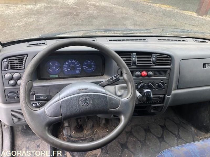 Leasing de Véhicule PEUGEOT BOXER 2001 NON ROULANT EN L'ETAT Véhicule PEUGEOT BOXER 2001 NON ROULANT EN L'ETAT: foto 15 Leasing de Véhicule PEUGEOT BOXER 2001 NON ROULANT EN L'ETAT Véhicule PEUGEOT BOXER 2001 NON ROULANT EN L'ETAT: foto 15