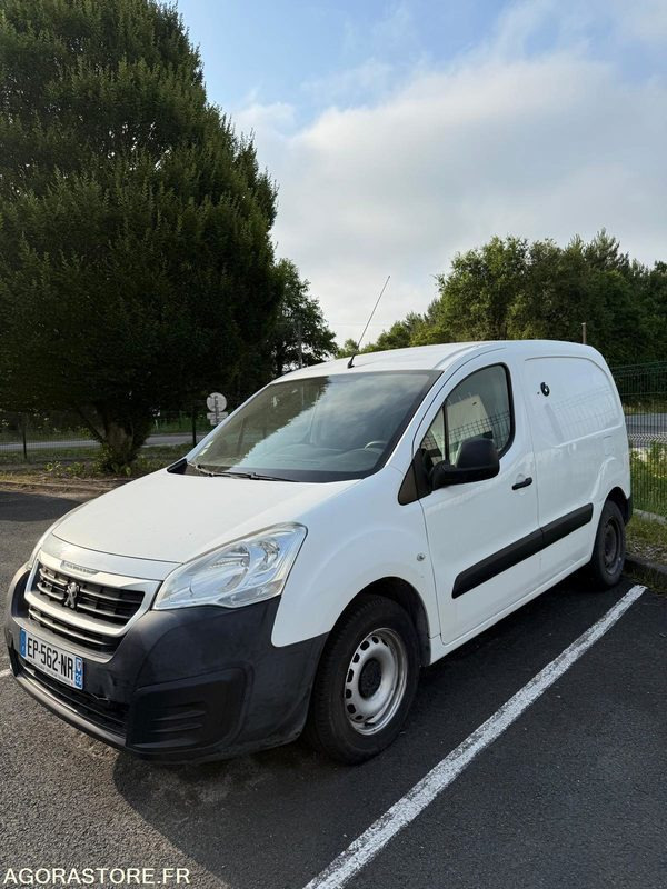 Utilitaire Peugeot Partner 28/07/2017 - 199 000 KMS - Veículo comercial: foto 1 Utilitaire Peugeot Partner 28/07/2017 - 199 000 KMS - Veículo comercial: foto 1