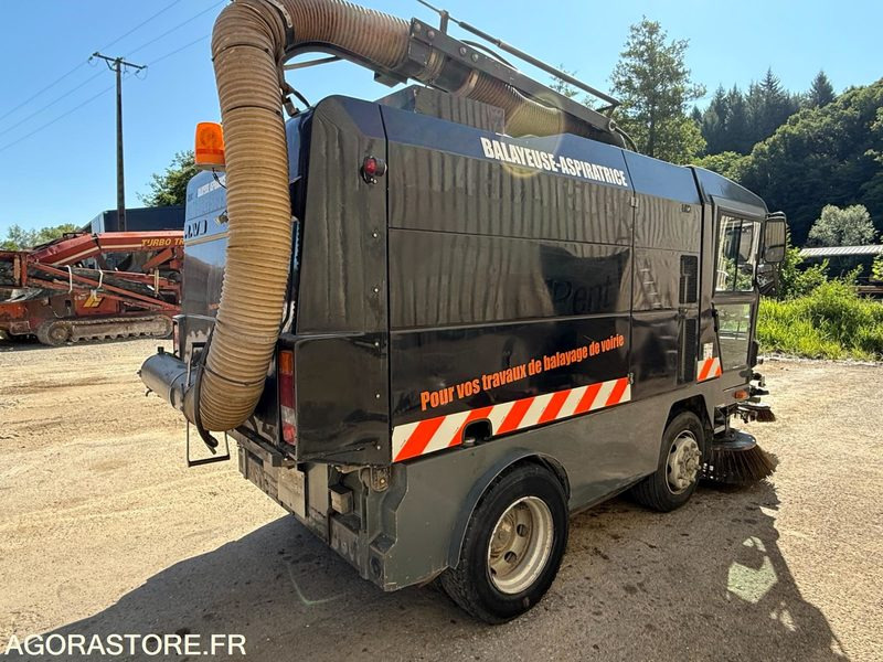 Balayeuse aspiratrice MATHIEUX C 560-2003-6077 Heures - Varredora urbana: foto 4 Balayeuse aspiratrice MATHIEUX C 560-2003-6077 Heures - Varredora urbana: foto 4