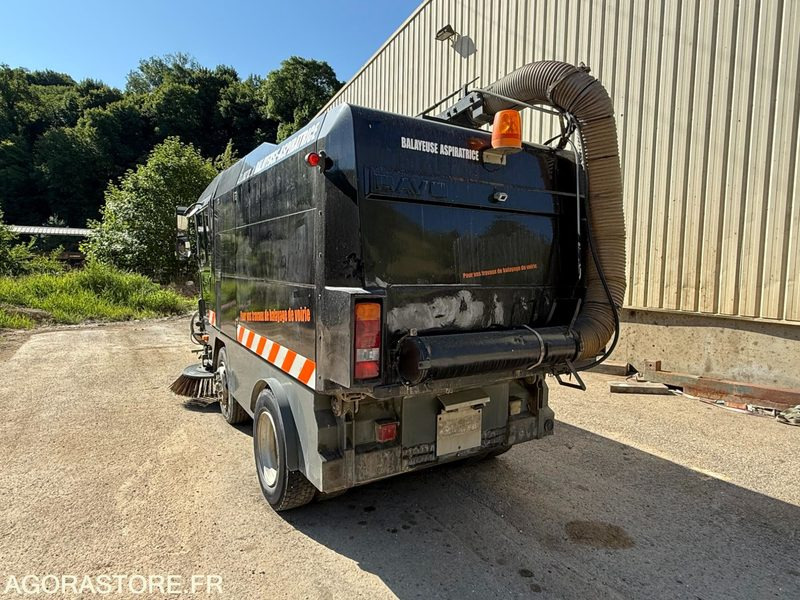 Balayeuse aspiratrice MATHIEUX C 560-2003-6077 Heures - Varredora urbana: foto 3 Balayeuse aspiratrice MATHIEUX C 560-2003-6077 Heures - Varredora urbana: foto 3