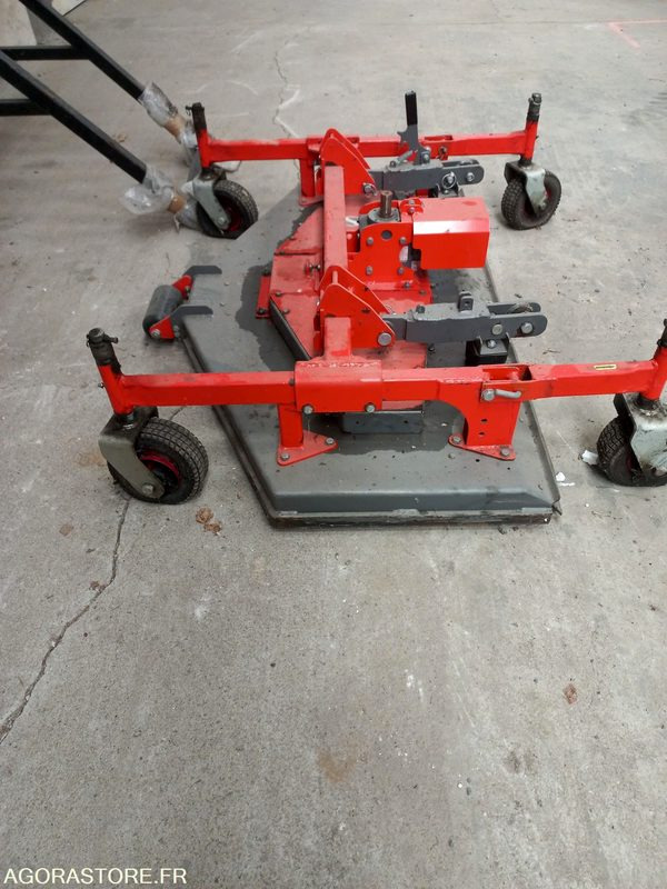 Coupe de tondeuse mulchng Morgneux TMC 150 fixation Kubota - Cortador de grama: foto 1 Coupe de tondeuse mulchng Morgneux TMC 150 fixation Kubota - Cortador de grama: foto 1