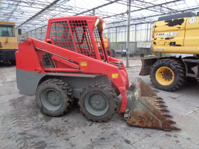 Mini pá carregadora Bobcat S130: foto 7