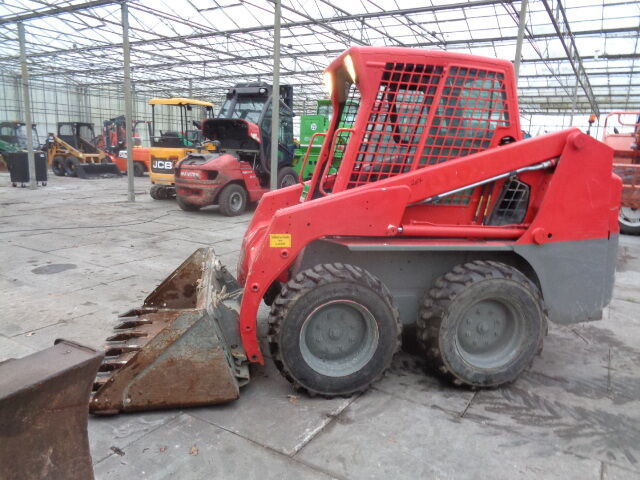 Mini pá carregadora Bobcat S130: foto 13