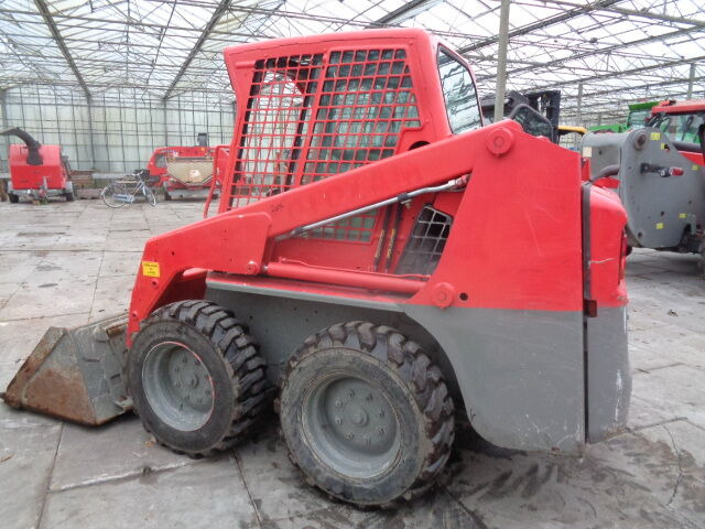 Mini pá carregadora Bobcat S130: foto 12