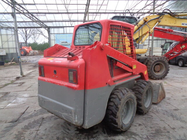 Mini pá carregadora Bobcat S130: foto 8