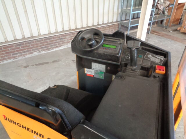 Jungheinrich ESC 216 - Empilhador retráctil: foto 5 Jungheinrich ESC 216 - Empilhador retráctil: foto 5