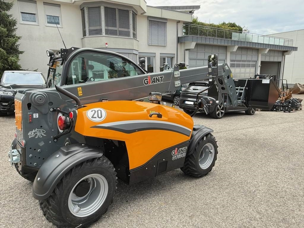 GiANT GT5048 - Empilhador telescópico: foto 3 GiANT GT5048 - Empilhador telescópico: foto 3