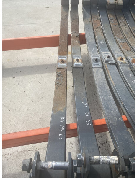 DAF XF 106 - Suspensão de molas/ Suspensão de lâminas por Camião: foto 1 DAF XF 106 - Suspensão de molas/ Suspensão de lâminas por Camião: foto 1