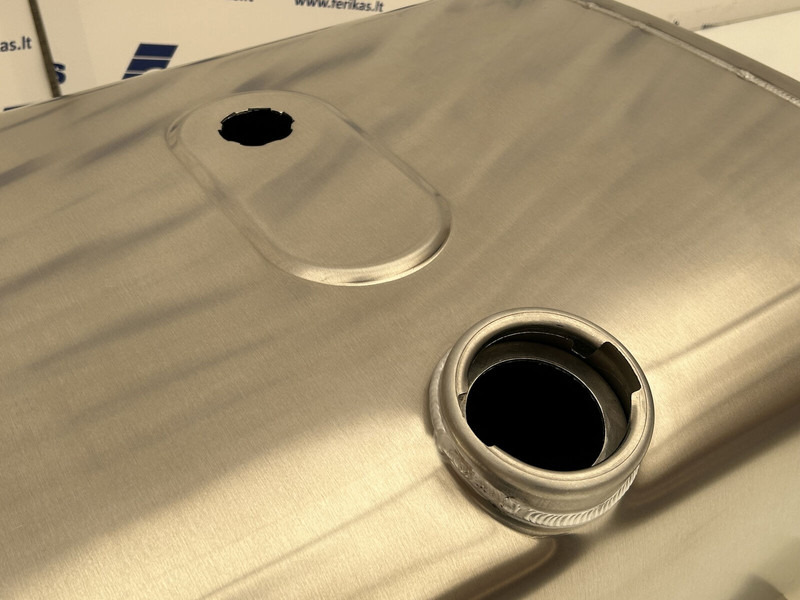 MAN New aluminum fuel tank 150L - Tanque de combustível por Camião: foto 4 MAN New aluminum fuel tank 150L - Tanque de combustível por Camião: foto 4