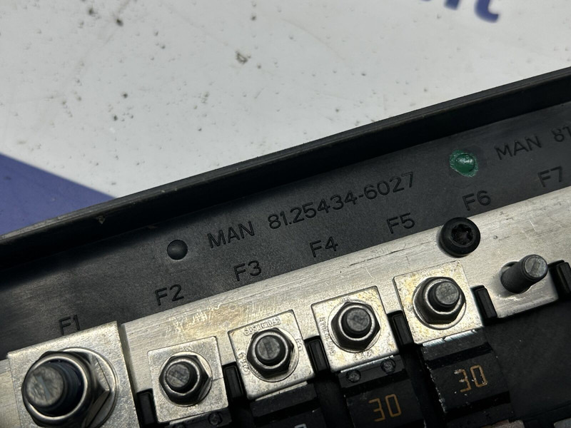 MAN fuse box - Sistema elétrico por Camião: foto 4 MAN fuse box - Sistema elétrico por Camião: foto 4