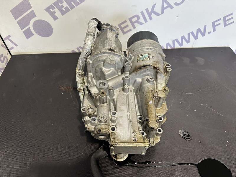 MAN oil filter housing with coolant - Motor e peças por Camião: foto 2 MAN oil filter housing with coolant - Motor e peças por Camião: foto 2