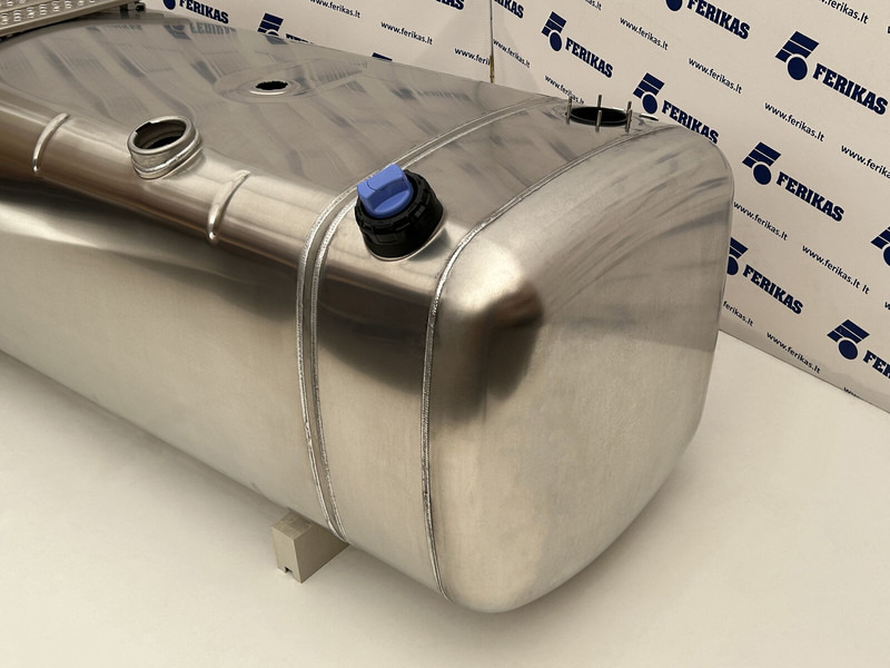Mercedes-Benz Fuel tank 820L + 90L AdBlue - Tanque de combustível por Camião: foto 4 Mercedes-Benz Fuel tank 820L + 90L AdBlue - Tanque de combustível por Camião: foto 4
