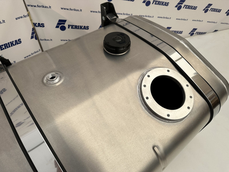 Mercedes-Benz - Tanque hidráulico por Camião: foto 2 Mercedes-Benz - Tanque hidráulico por Camião: foto 2