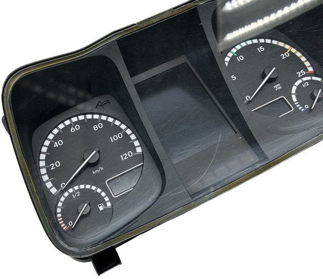 Mercedes-Benz instrument cluster Actros MP4 - Painel de instrumentos por Camião: foto 3 Mercedes-Benz instrument cluster Actros MP4 - Painel de instrumentos por Camião: foto 3