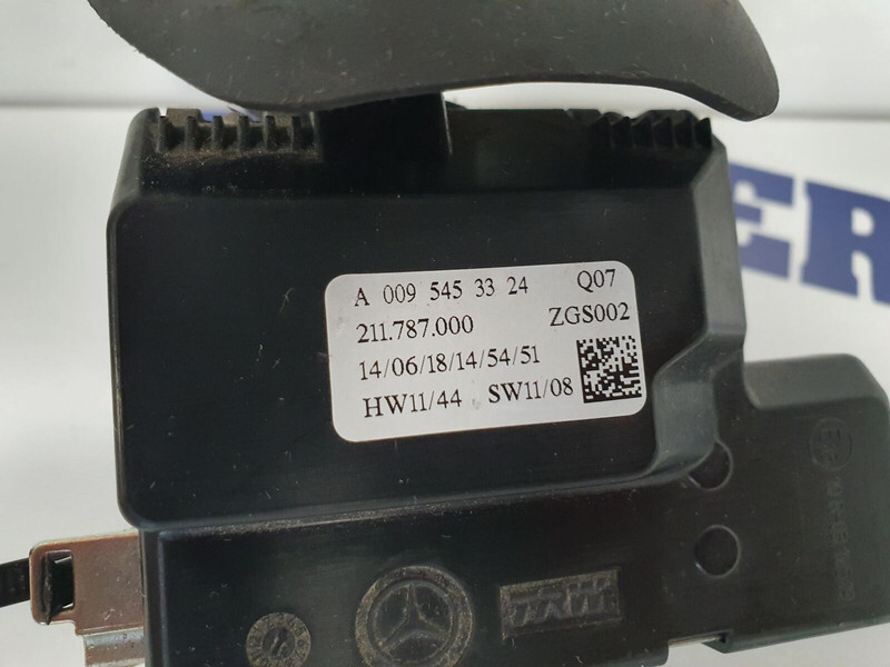 Mercedes-Benz wiper, turn switch stalk - Relé por Camião: foto 3 Mercedes-Benz wiper, turn switch stalk - Relé por Camião: foto 3