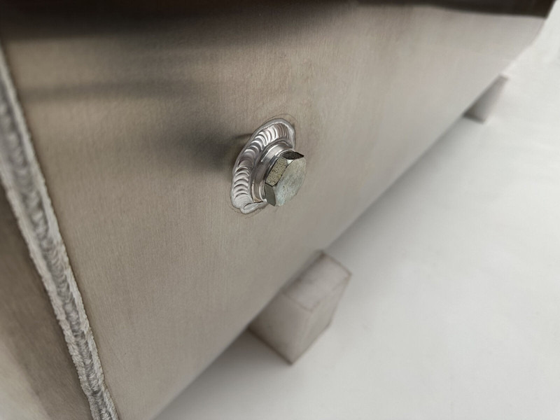 Tanque de combustível por Camião novo Volvo New aluminum fuel tank 550L: foto 6