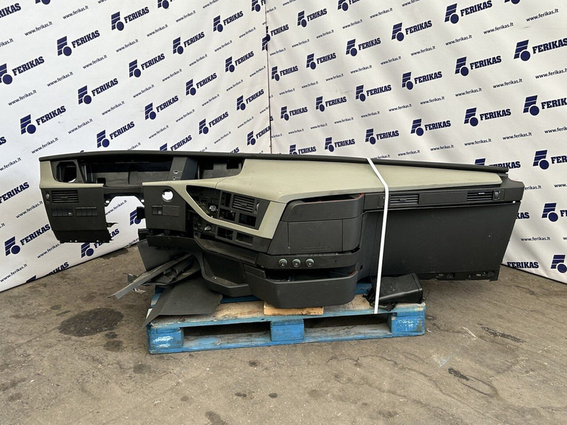 Volvo dashboard - Cabine e interior por Camião: foto 1 Volvo dashboard - Cabine e interior por Camião: foto 1