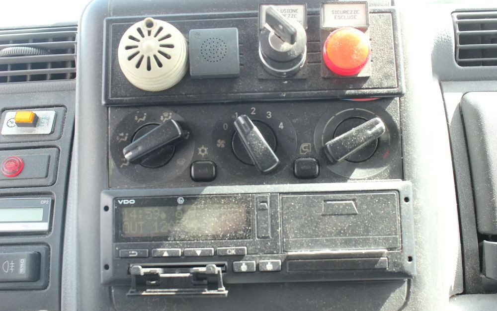 Caminhão de lixo Mitsubishi CANTER 7C15: foto 12
