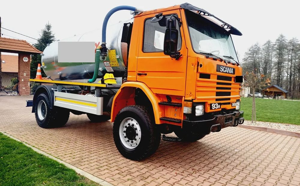 Scania 93 H 4X4 ALLROAD 4 WD - Caminhão tanque: foto 2 Scania 93 H 4X4 ALLROAD 4 WD - Caminhão tanque: foto 2