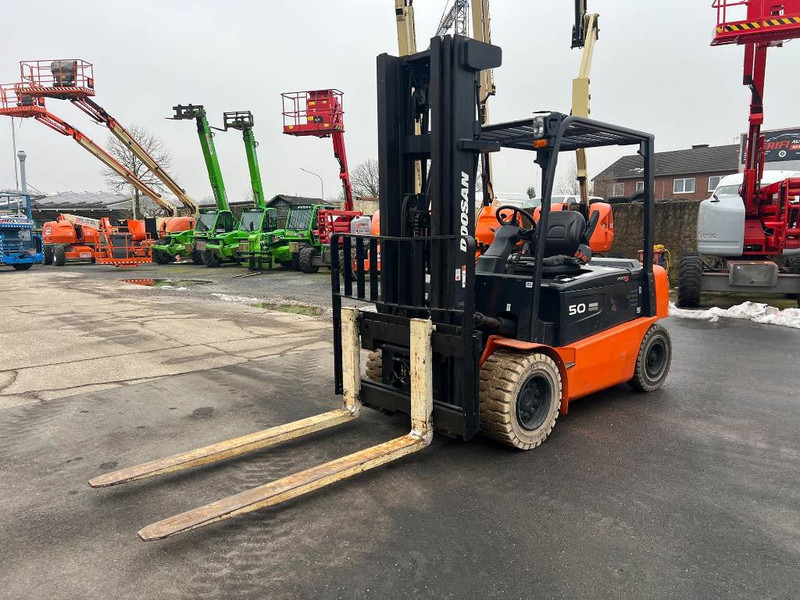 Doosan B50X5 5T 6m Triplex non-marking (1840) - Empilhadeira elétrica: foto 3 Doosan B50X5 5T 6m Triplex non-marking (1840) - Empilhadeira elétrica: foto 3