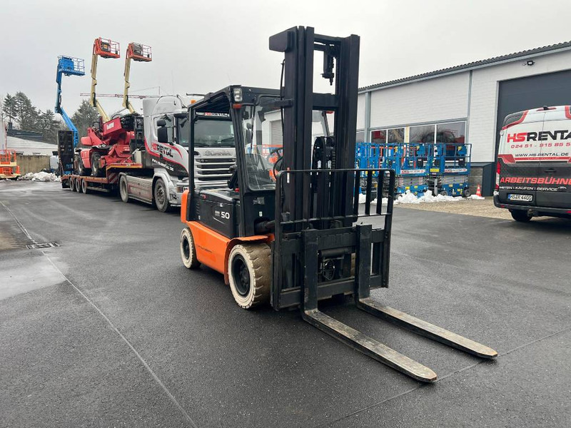 Doosan B50X5 5T 6m Triplex non-marking (1841) - Empilhadeira elétrica: foto 5 Doosan B50X5 5T 6m Triplex non-marking (1841) - Empilhadeira elétrica: foto 5