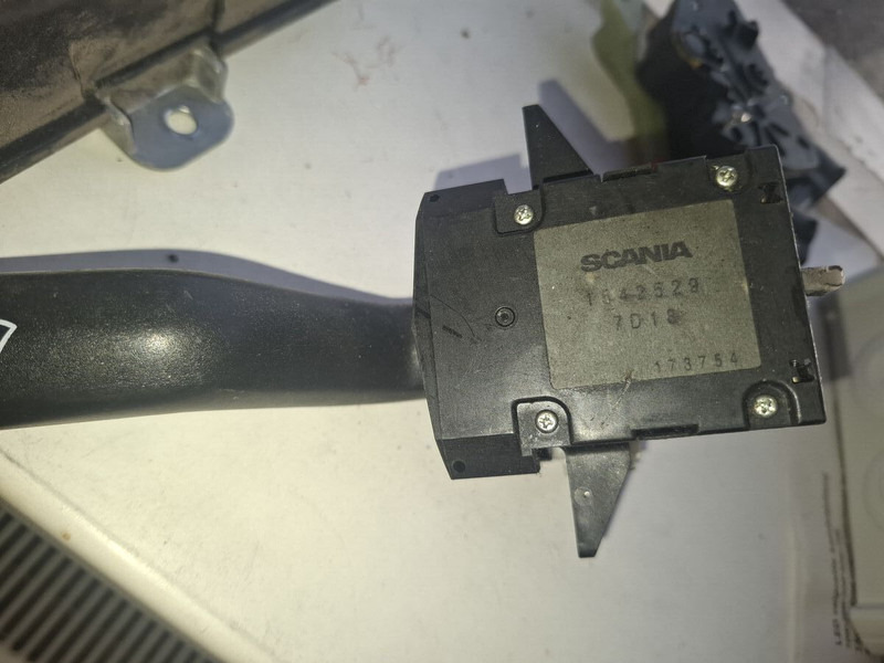 Scania 1486286 - Relé: foto 2 Scania 1486286 - Relé: foto 2