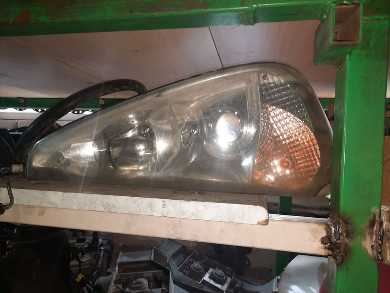 Scania Иризар Volvo. Ман. Мерседес - Farol dianteira: foto 3 Scania Иризар Volvo. Ман. Мерседес - Farol dianteira: foto 3