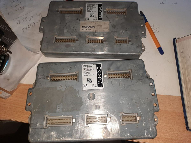 Scania MUX2-B MUX2-M.MUX2-B+/ ZR2-BS/ ZR2-BD - Centralina electrónica: foto 2 Scania MUX2-B MUX2-M.MUX2-B+/ ZR2-BS/ ZR2-BD - Centralina electrónica: foto 2