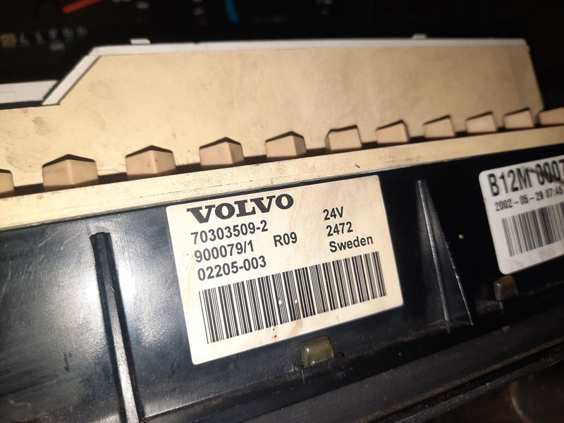Volvo 70361832-1 . 70361831. 70329201-2 .22205475-P03. 70392912-P01/ - Painel de instrumentos: foto 2 Volvo 70361832-1 . 70361831. 70329201-2 .22205475-P03. 70392912-P01/ - Painel de instrumentos: foto 2