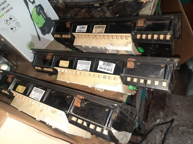 Volvo 70361832-1 . 70361831. 70329201-2 .22205475-P03. 70392912-P01/ - Painel de instrumentos: foto 3 Volvo 70361832-1 . 70361831. 70329201-2 .22205475-P03. 70392912-P01/ - Painel de instrumentos: foto 3