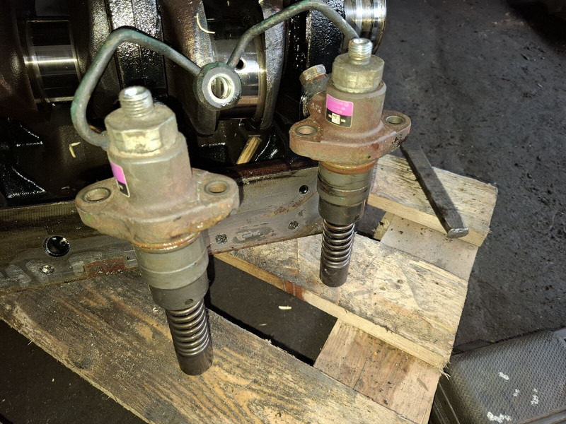 Volvo D7E - Bomba de combustivel: foto 1 Volvo D7E - Bomba de combustivel: foto 1