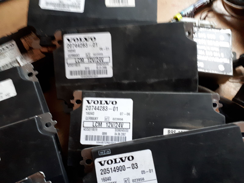 Centralina electrónica Volvo Siemts VDO 20514900-03 20569213-P03. 20744283-01. 20865208-02.: foto 10 Centralina electrónica Volvo Siemts VDO 20514900-03 20569213-P03. 20744283-01. 20865208-02.: foto 10