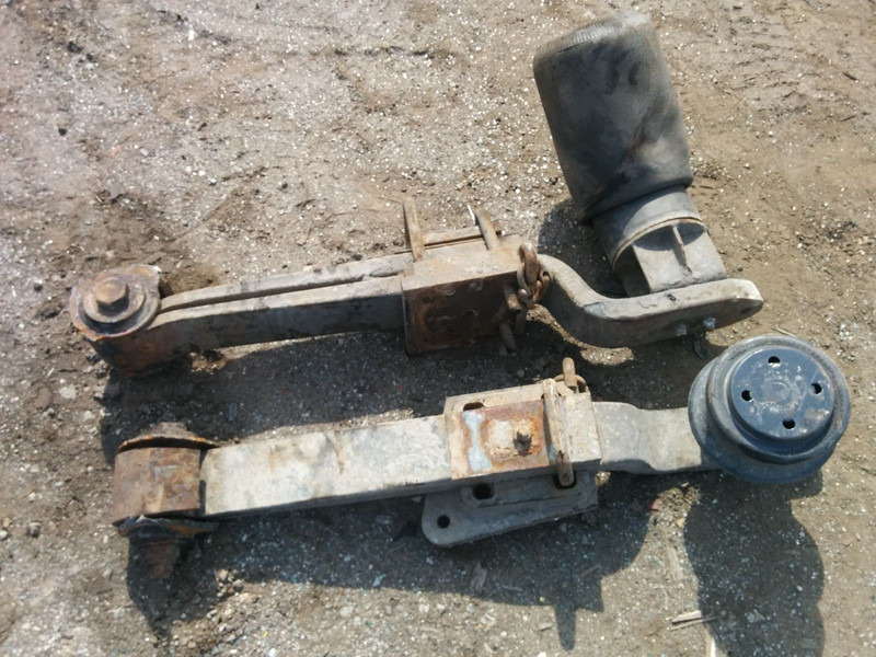 Volvo кронштейн заднего моста мерседес - Suspensão de molas/ Suspensão de lâminas: foto 4 Volvo кронштейн заднего моста мерседес - Suspensão de molas/ Suspensão de lâminas: foto 4