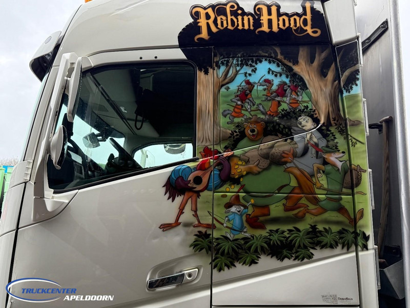 Camião de transporte de madeira, Camião grua Volvo FH 750 Loglift, 6x4, Dynamic steering, Special painting: foto 11 Camião de transporte de madeira, Camião grua Volvo FH 750 Loglift, 6x4, Dynamic steering, Special painting: foto 11